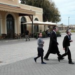 Three orthodox jews. חרדים בתחנה